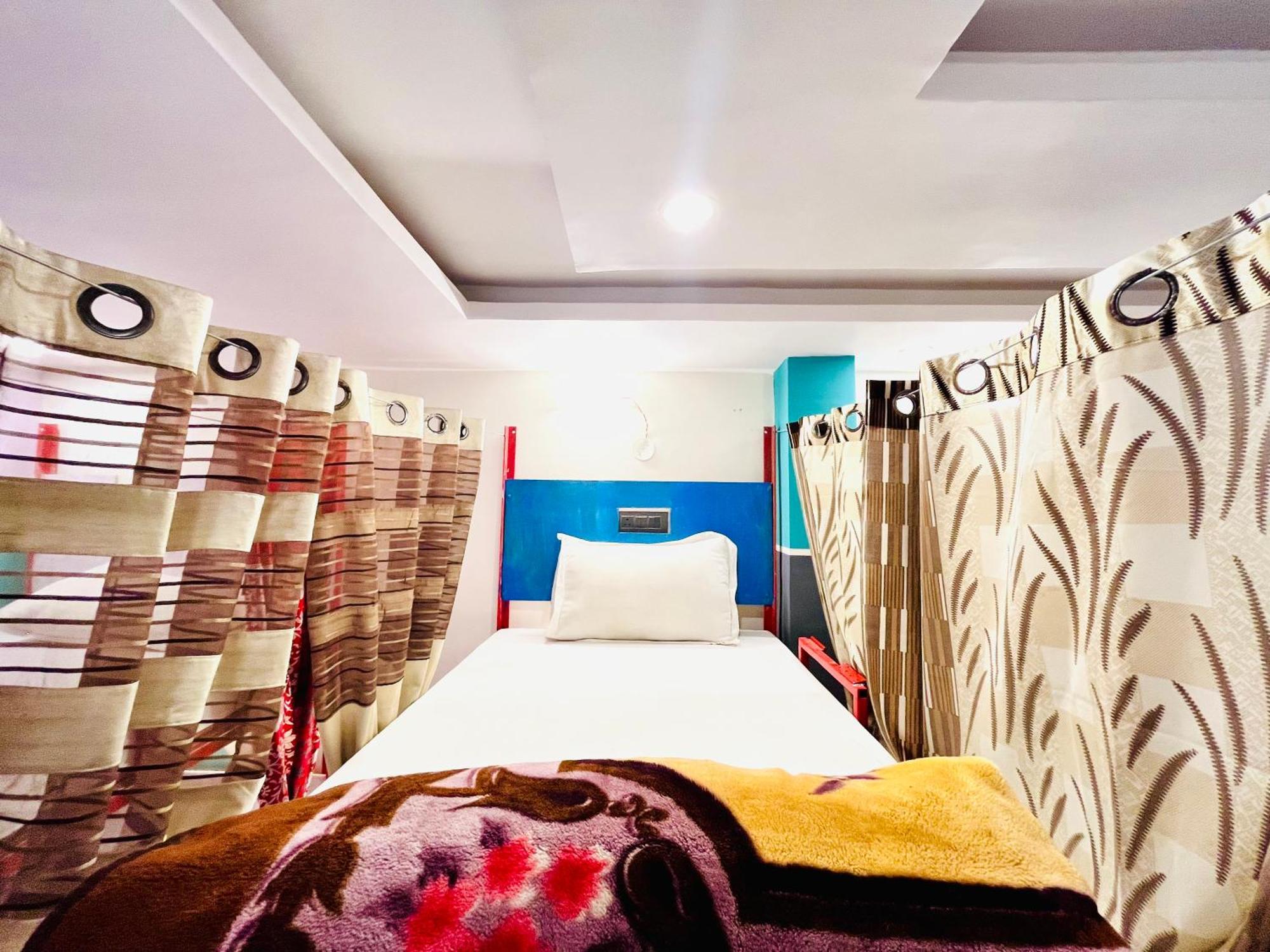 Bonfire Hostels Rishikesh Exterior photo
